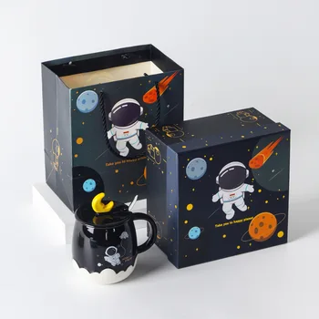  Kreatívne Astronaut Keramický Hrnček s Vekom Karikatúra Roztomilý úžitkovej Vody Pohár Praktický Darček Káva Hrnček s Vekom
